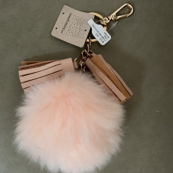 Fluffy keychain - Irene's Story - Picture 2 of 4